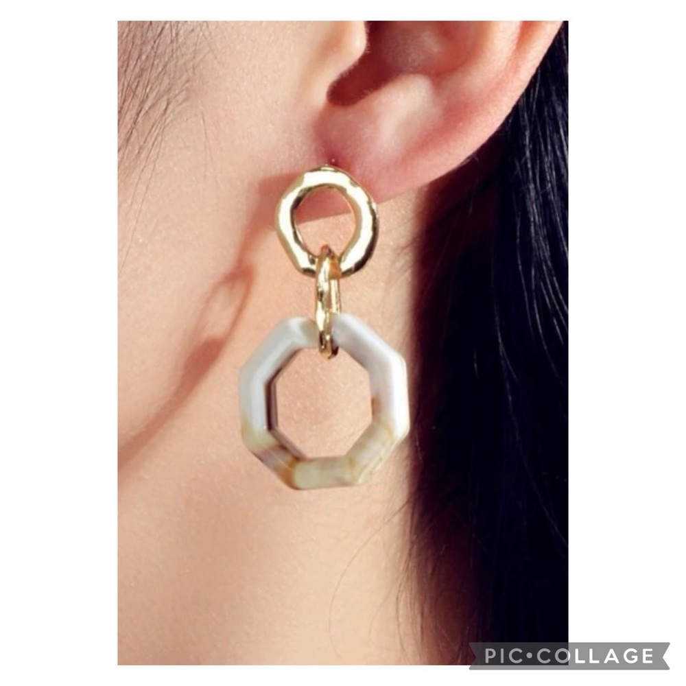 High quality geometric yellow gold/tan marble look, drop earrings